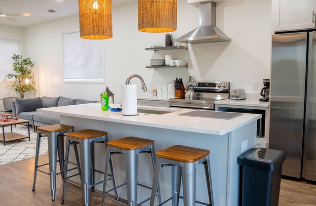 Luxury 3 Bed Townhome King Suite Next to Winery
