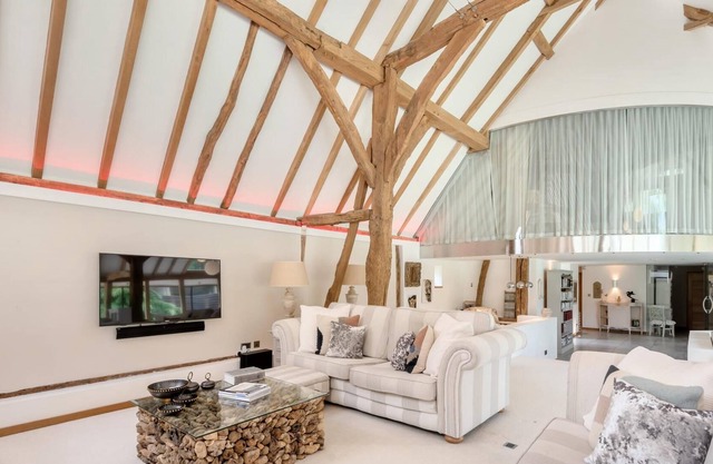 Luxury 3 Bedroom Barn Conversion - Canterbury