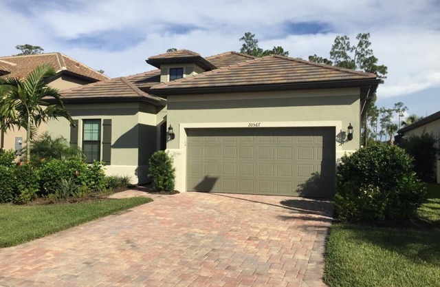 Nueva e impresionante casa de lujo con servicios del resort, a minutos de golf