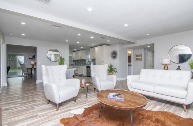 Luxury 3 Bedroom 2 Bath w/ 2 Car Garage