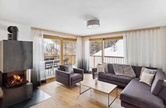 Luxury 3 Bedroom Apartment with Jacuzzi Rahas B Grimentz - By Mrs Miggins