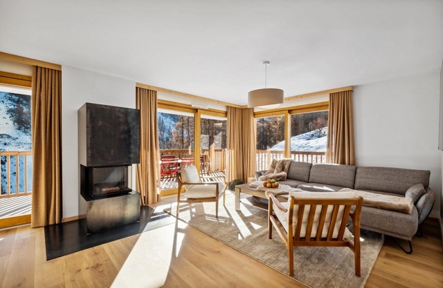 Luxury 3 Bedroom Apartment with Jacuzzi Rahas B Grimentz - By Mrs Miggins