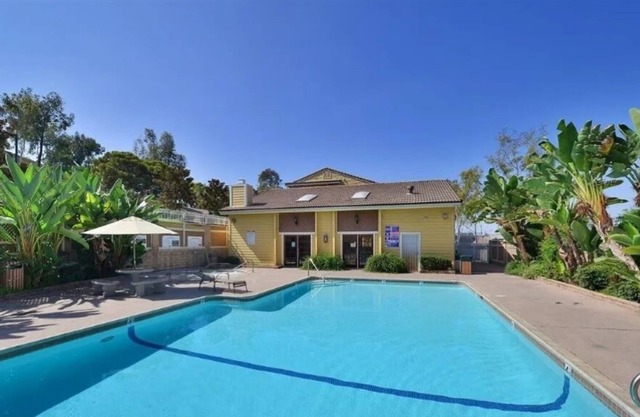 Luxury 3-Bedroom Home w Pool + Laundry + King Bed