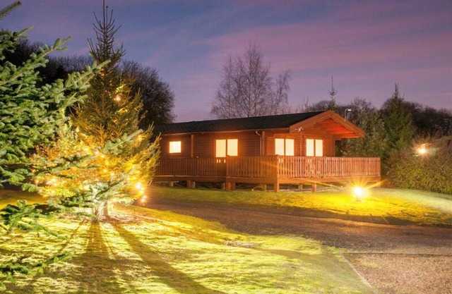 Luxury 3 bedroom Scandinavian Lodge v(sleeps 6)