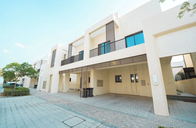 Luxury 3-bedroom villa in Fujairah with resort amenities