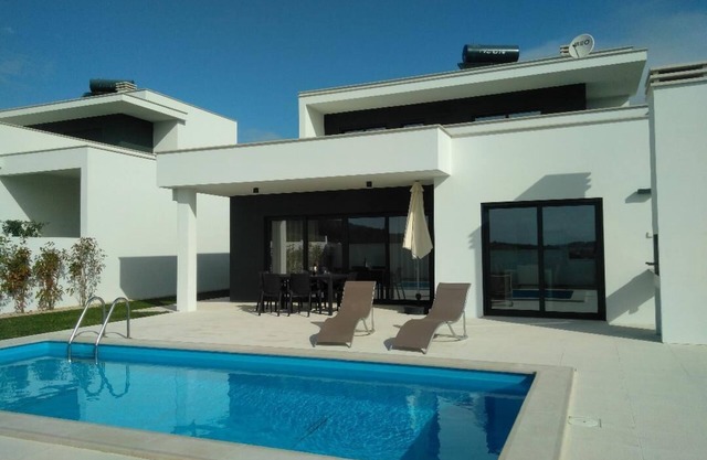 Villa de lujo de 3 dormitorios en alquiler cerca de Nazaré con piscina privada de sal