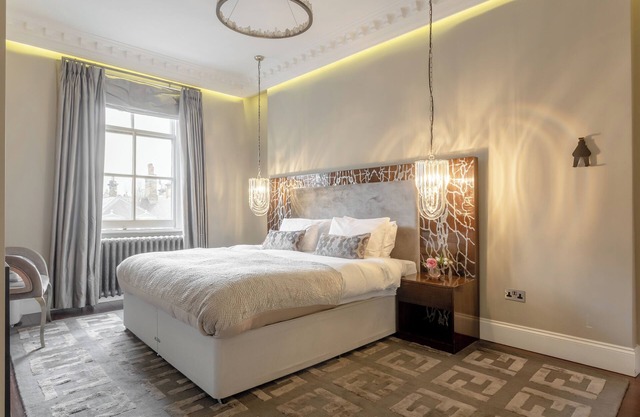 LUXURY 3 BEDROOMS FLAT IN Hyde Park