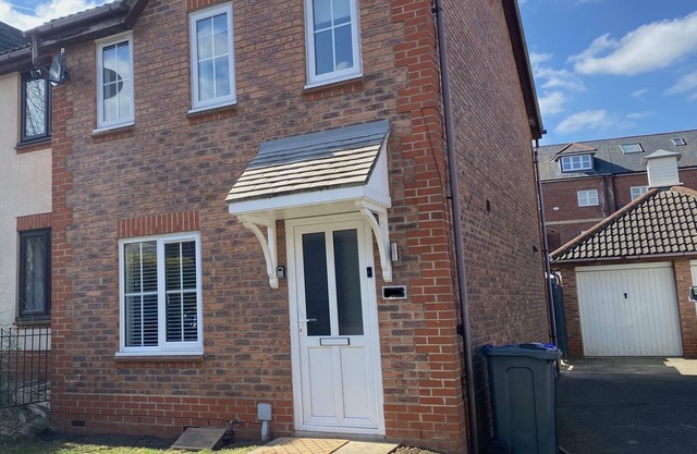 Luxury 3 Bedrooms, Driveway, Garage, Garden, M1