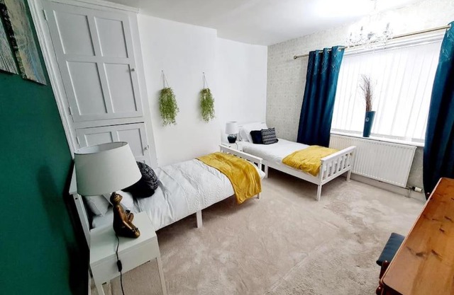 Luxury 3-BR Sheffield Home - Warm & Cosy