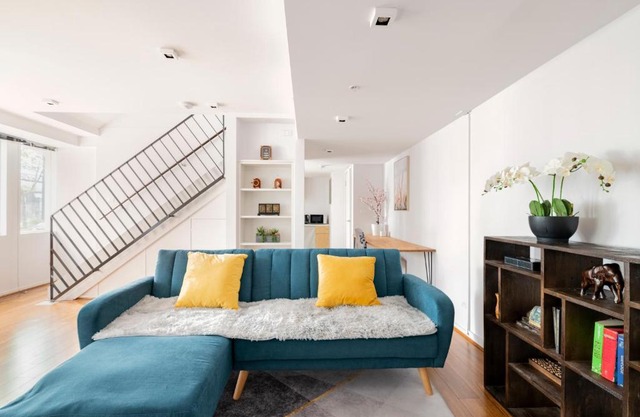 Luxury 3-Storey Loft with free parking on premises