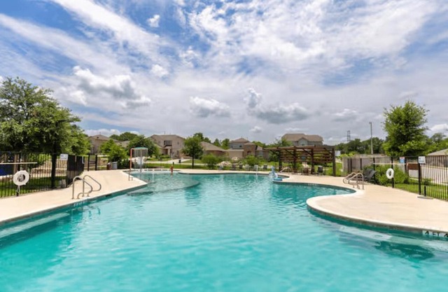 Luxury 3BR Retreat, Pool, Near COTA & Airport
