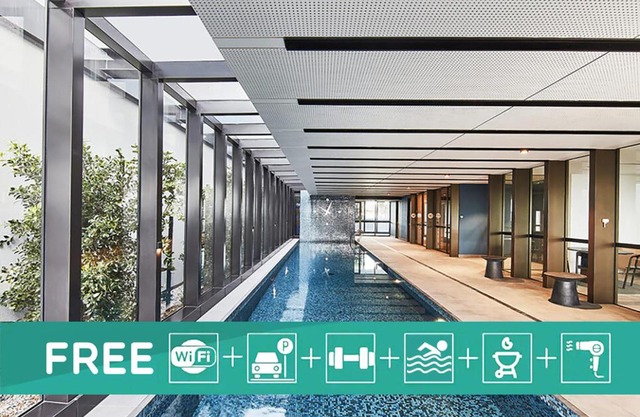 Luxury 3BRM Condo Pool Yoga Gym 2-Carport BoxHill