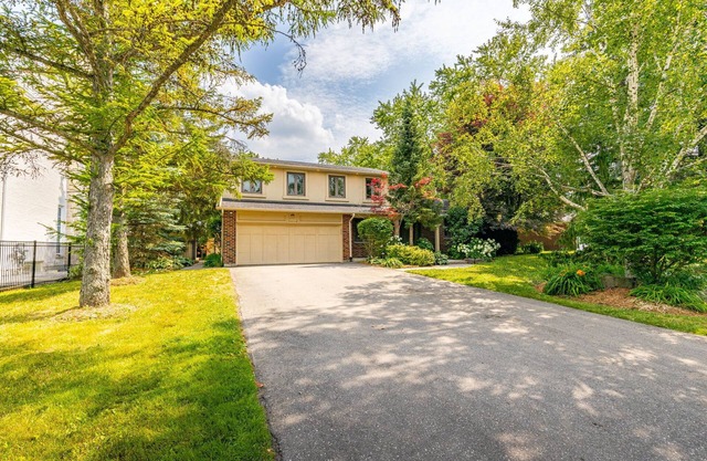 Luxury 4 BDRM Oasis with Heated Pool & Jacuzzi