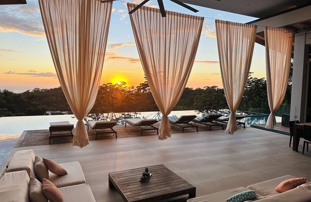 Luxury 4 bedroom Dream-Villa with breathtaking views to the jungle and ocean