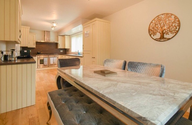 Luxury 4 Bedroom Detached House