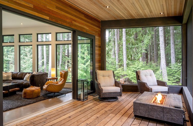 Luxury 4-bedroom home. Winter long-term available! 5 minutes from the lifts!