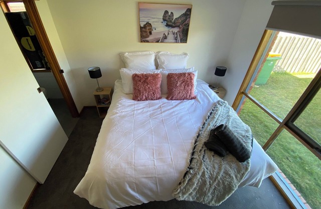 LUXURY 4 BEDROOM KING BED SPA ARCADE WIFI NETFLIX SLEEPS 10 WITH BOAT PARKING