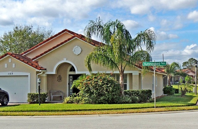 Luxury 4 Bedroom Villa just a few miles from Restaurants and Shops