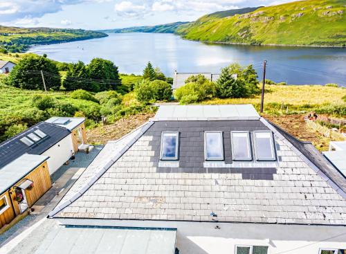 Luxury 4 Bedrooms Seaview Cottage in Carbost 2