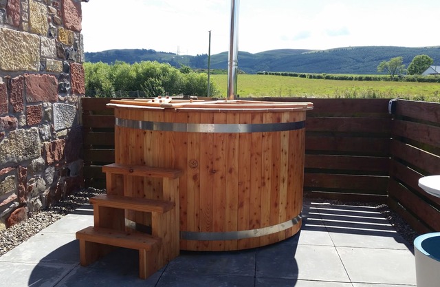 Cabañas de lujo de 4 * con bañera de hidromasaje de uso privado en el hermoso valle de Perthshire