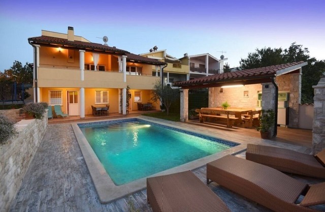 Luxury 4* house with private pool 32 m2