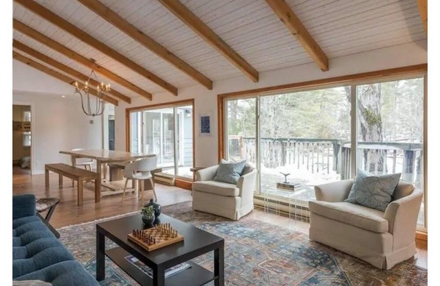 Luxury 4 Season Cottage on Prestigious Stoney Lake