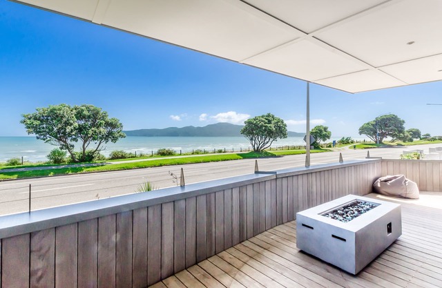 Luxury 470m2 Beachside Living