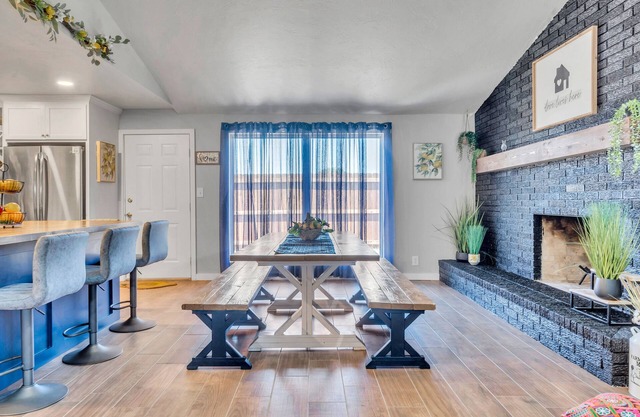 Luxury 4bed 2bath hot tub in the heart of Ardmore