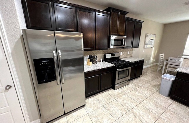 Luxury 4BR-Comfort & Convenience