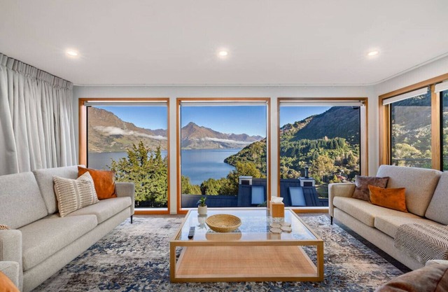 Ridge Retreat - luxury with spa!