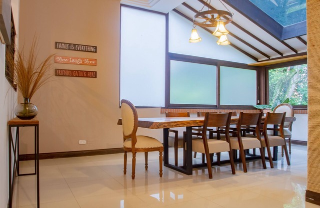 Luxury 4BR house near el Tesoro- 10 min walk