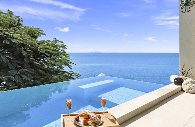 Luxury 4BR Villa w/Private Pool & Ocean Views