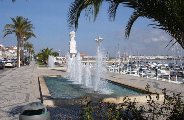 Lujosa villa independiente con 5 habitaciones, piscina y vista al mar