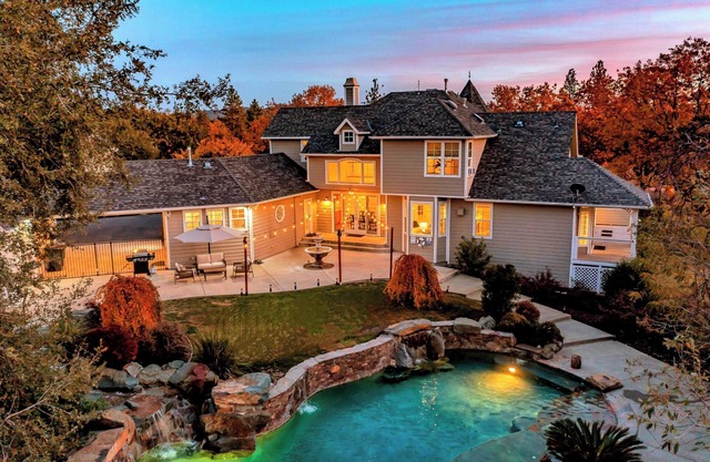 Luxury 5 Bedroom 4.5 Bath Dream Estate with Resort-like Pool In Wine Country