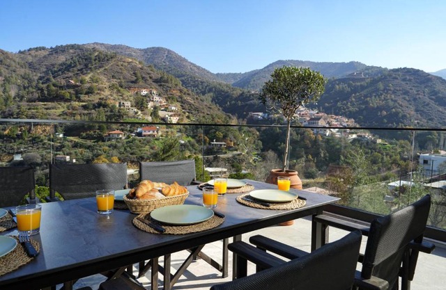 Luxury 5-Bedroom Chalet Kalopanayiotis