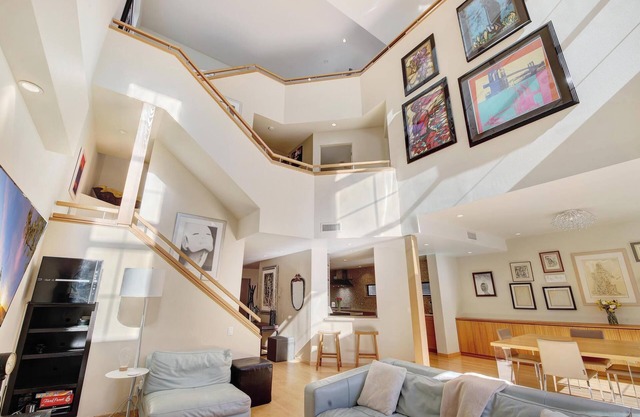 Luxury 5-bedroom house with AC in Marina del Rey