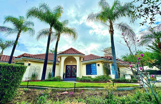 Luxury 5-bedroom villa in wonderful West Covina