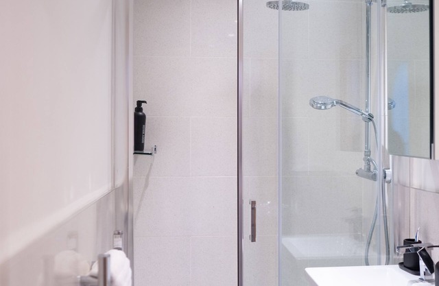 Luxury 5* Riverfront apartment near Central London!