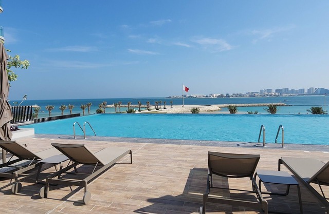 Luxury 5-Star Hotel Beachfront Resort. Walking ditance to Marassi Galleria Mall.