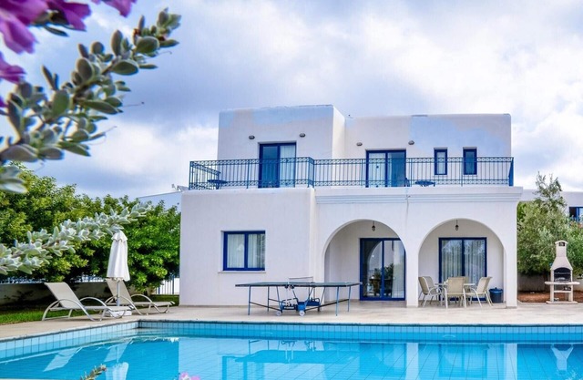 Luxury 5 Star Villa for Rent, Paphos Villa 1460