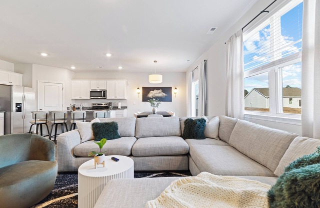 Luxury 5BR/3BT+Game Room+ Office+ Near Beach