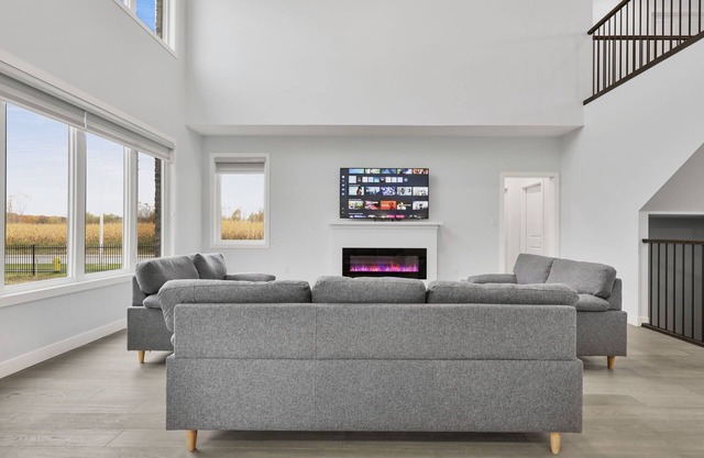 Luxury 5BR London Escape: Perfect for Families & Groups!