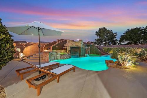Luxury 5BR Villa Pool Hot Tub RV Friendly