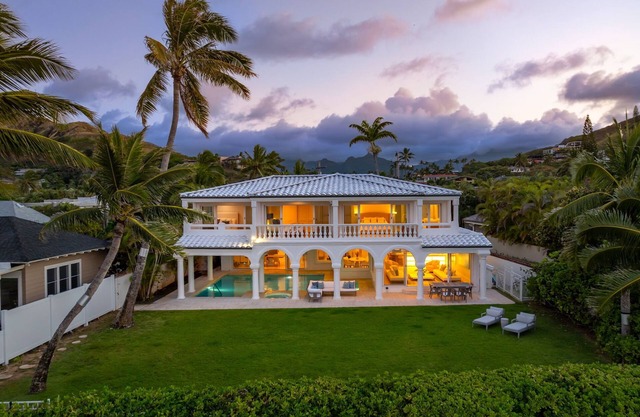 Luxury 5BR Villa w/ Heated Pool, Beach Access & Stunning Views