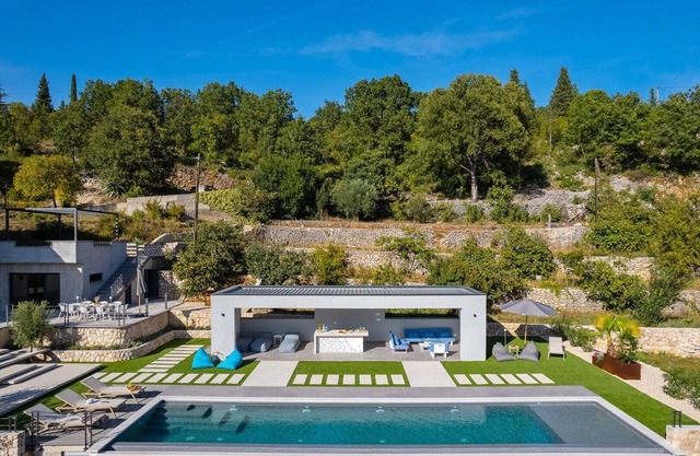 NEW! Luxury Villa Depollo with 44sqm heated pool, 6 bedrooms, Makarska hinterland