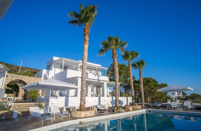 Lujo, 6 br, Villa frente al mar, Villa Agia Irini Cove con piscina privada