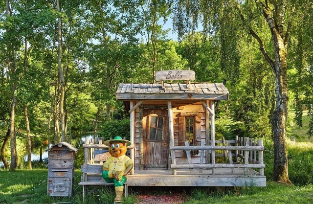 Luxury 6-person bungalow in the holiday park Landal Village l'Eau d'Heure