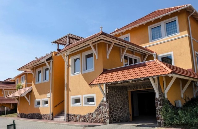 Luxury 6-person terrace apartment in the holiday park Landal Residence Duna