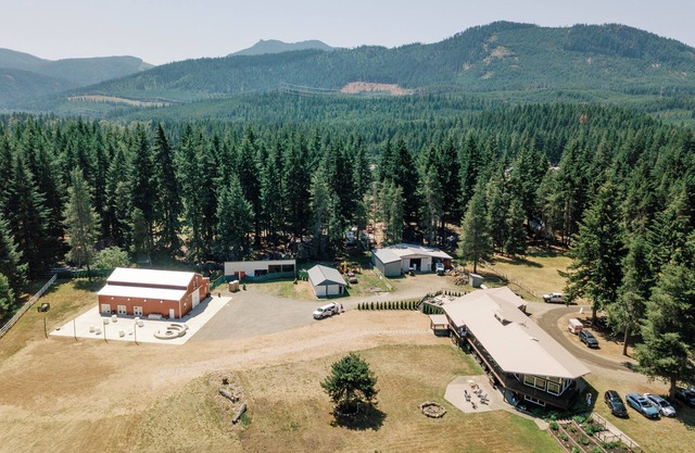 Luxury 8BR Lodge - Sleeps 20 and on 50 Acres of Private Land!