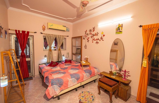 Luxury AC Boutique BnB, 2 Bedrooms, Living & Game Rooms, Kitchen, Work Desk